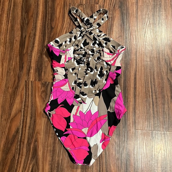 NWOT Trina Turk Lynx Reversible High Neck One Piece - Picture 9 of 16